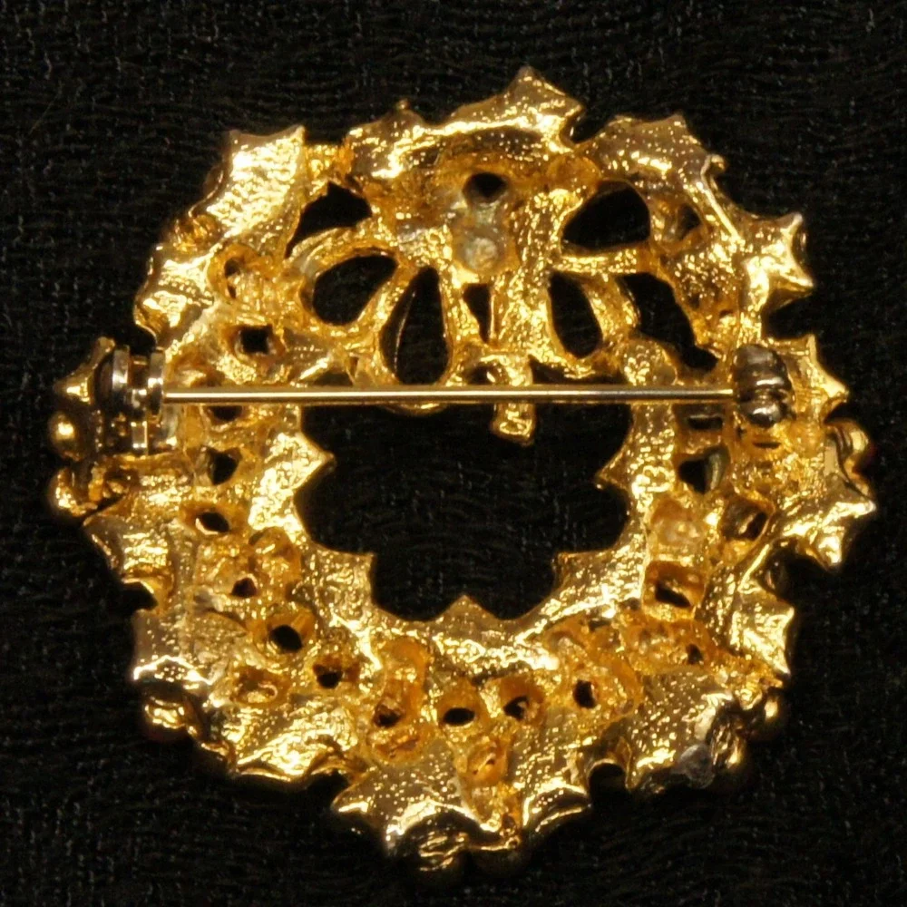 Holly Berry‎ Wreath Brooch Red Green Enamel Gold Tone Christmas Pin